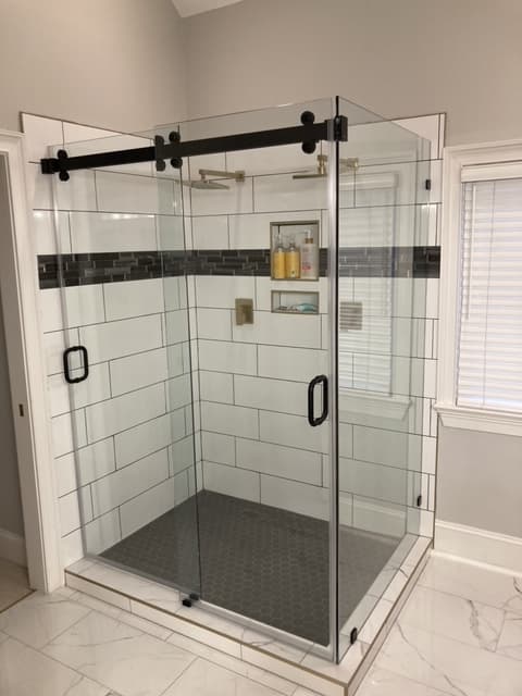 Cambridge with return - Cambridge & Serenity Showers project by Custom Glass Works