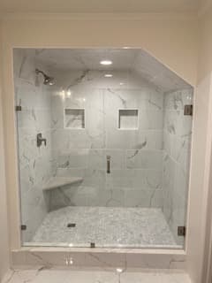 NotchFrameles - Frameless Showers project by Custom Glass Works